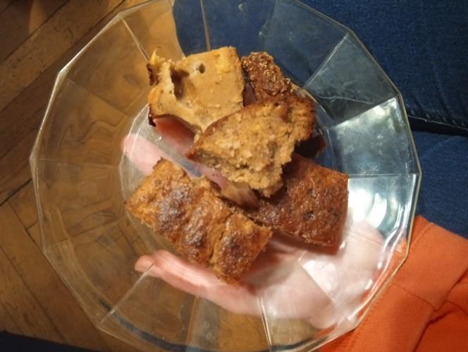 Bananenbrot auf Teller