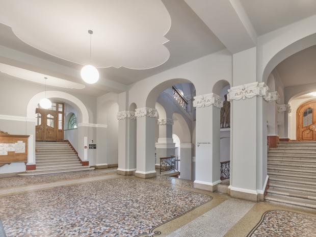 entrance of Tschurtschenthalerstraße 7 | © Kurt Hörbst